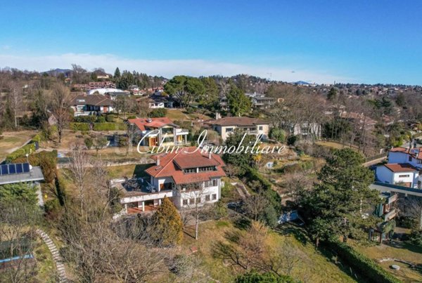 casa indipendente in vendita a Varese in zona Lissago