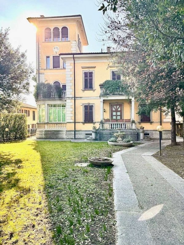 appartamento in vendita a Varese in zona Viale Borri