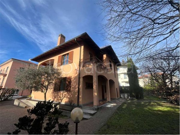 casa indipendente in vendita a Varese in zona Schiranna