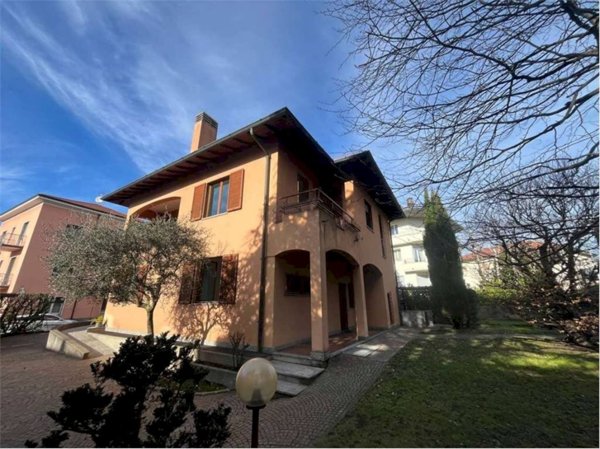 casa indipendente in vendita a Varese