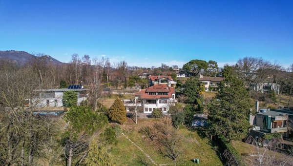 casa indipendente in vendita a Varese in zona Lissago