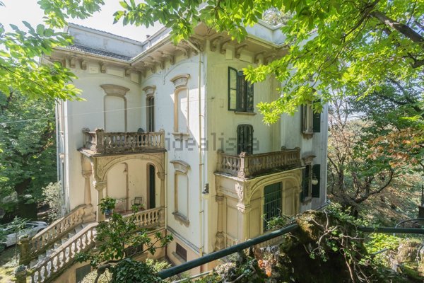 casa indipendente in vendita a Varese in zona Rasa di Varese