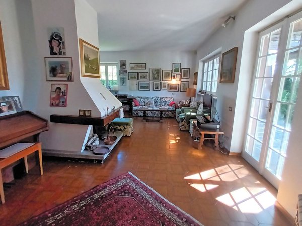 casa indipendente in vendita a Varese in zona Casbeno