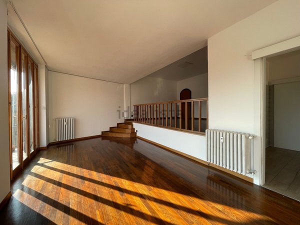 appartamento in vendita a Varese in zona Brunella