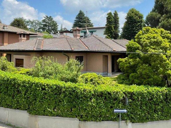 casa indipendente in vendita a Varese in zona Brunella