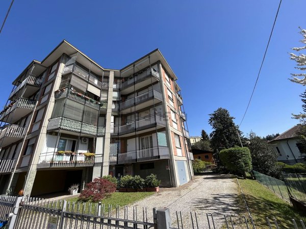 appartamento in vendita a Varese in zona Viale Aguggiari