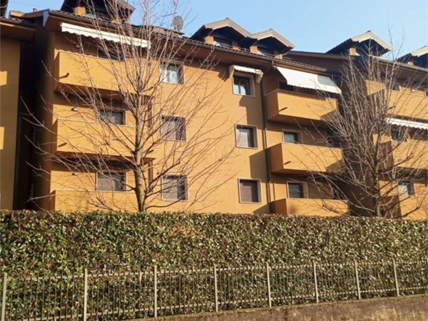 appartamento in vendita a Varese in zona Biumo