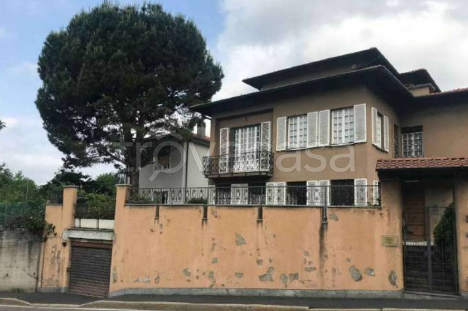 appartamento in vendita a Varese in zona Casbeno