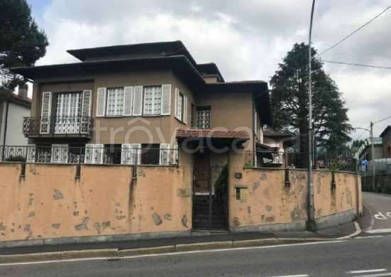 appartamento in vendita a Varese in zona Casbeno