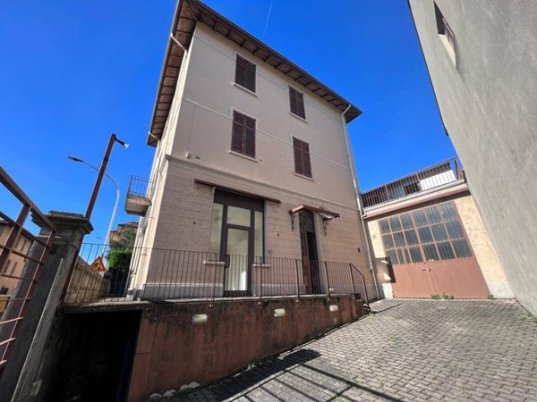 casa indipendente in vendita a Varese in zona Giubiano
