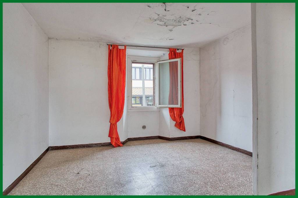 appartamento in vendita a Varese in zona Lissago