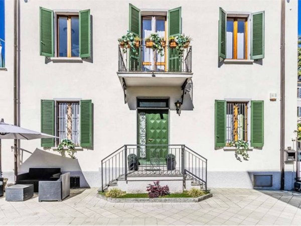 casa indipendente in vendita a Varese in zona Viale Europa