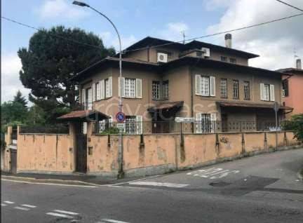 appartamento in vendita a Varese in zona Casbeno