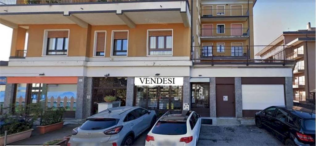 negozio in vendita a Varese in zona Bobbiate