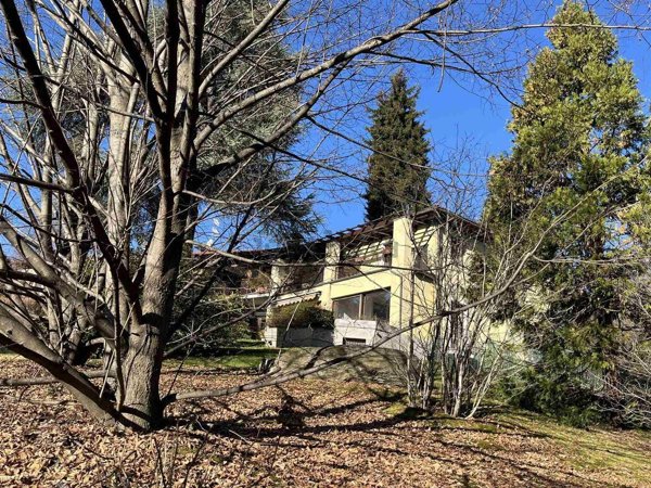 casa indipendente in vendita a Varese in zona Biumo
