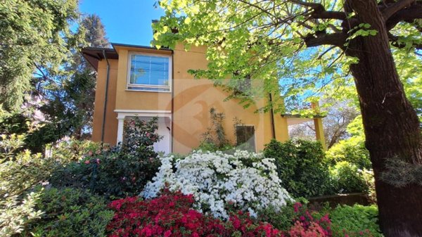 casa indipendente in vendita a Varese in zona Bobbiate