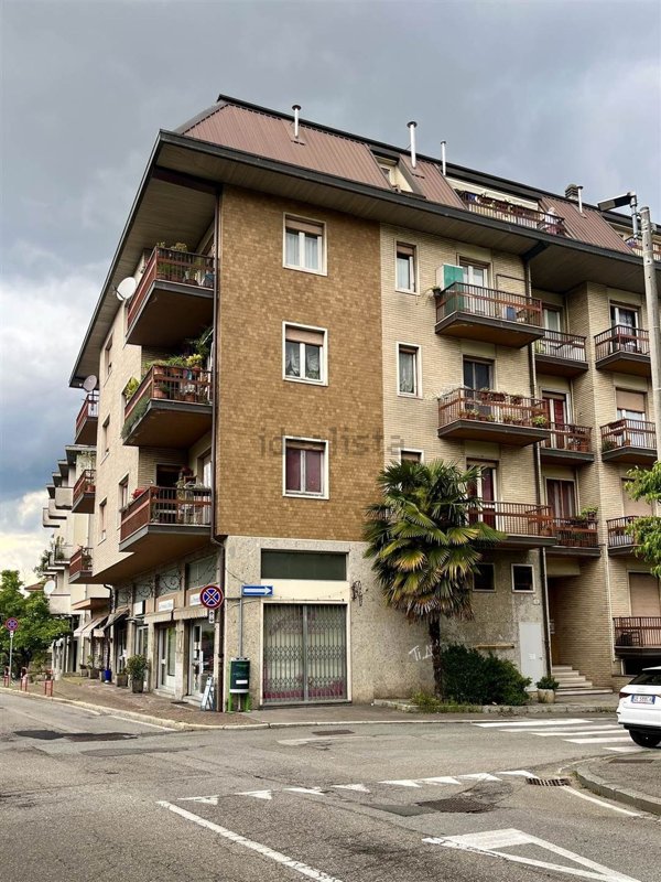 appartamento in vendita a Varese in zona Giubiano