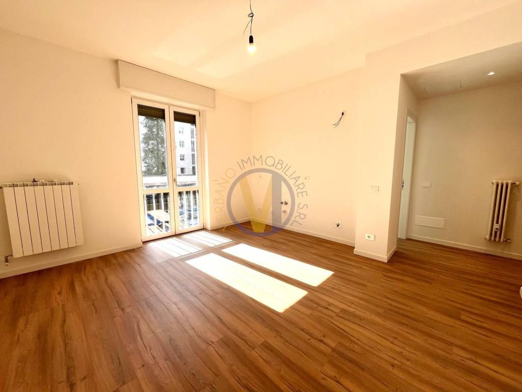 appartamento in vendita a Varese in zona Brunella