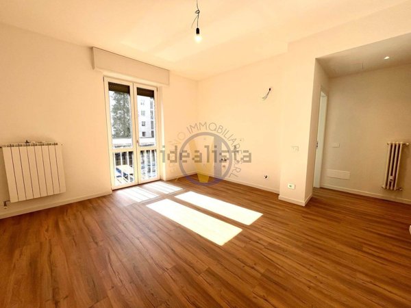 appartamento in vendita a Varese in zona Brunella