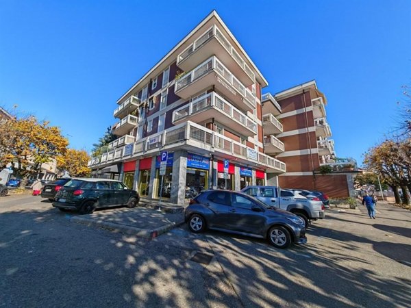 negozio in vendita a Varese in zona Ippodromo