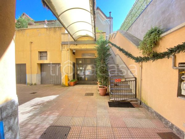 ufficio in vendita a Varese in zona Biumo