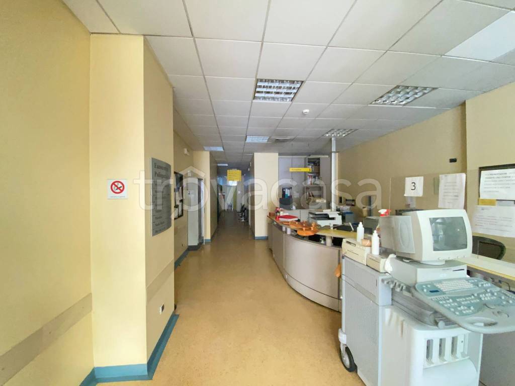 ufficio in vendita a Varese in zona Biumo