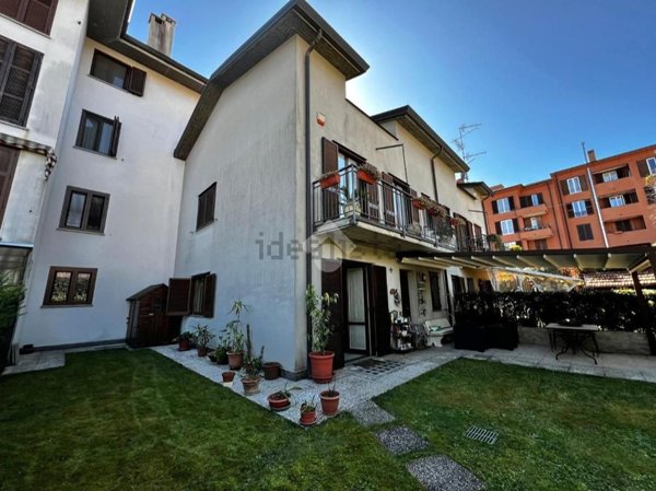 casa semindipendente in vendita a Varese in zona Viale Borri