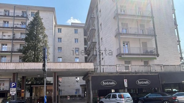 appartamento in vendita a Varese in zona Brunella