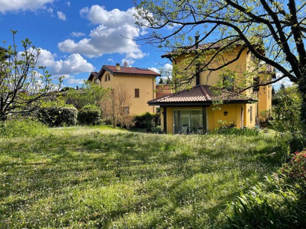 casa indipendente in vendita a Varese in zona Masnago