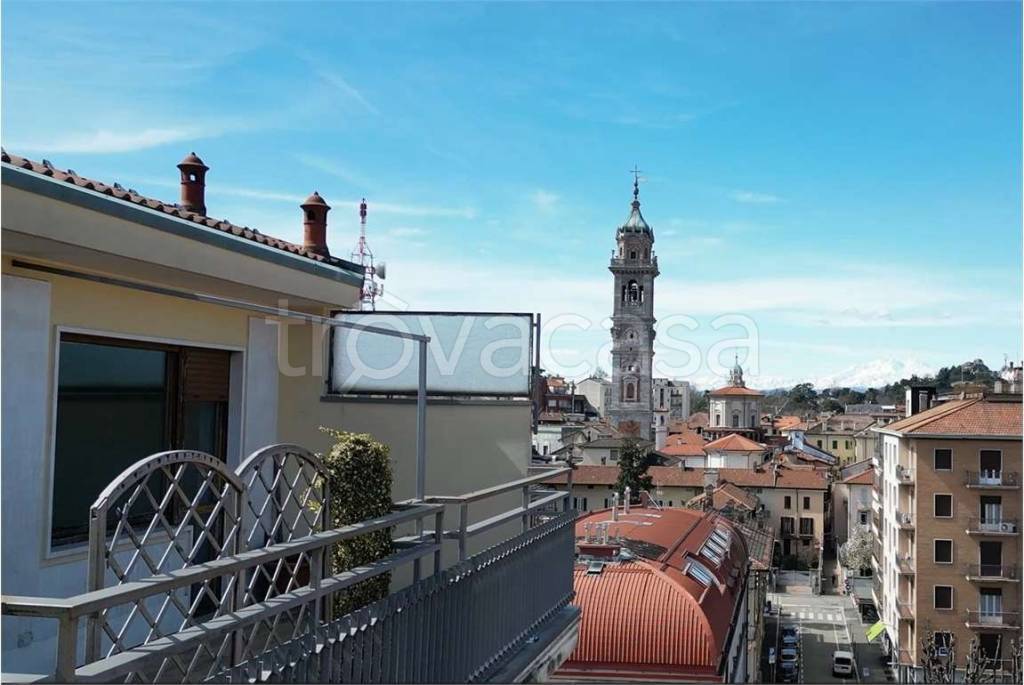 appartamento in vendita a Varese in zona Centro Città