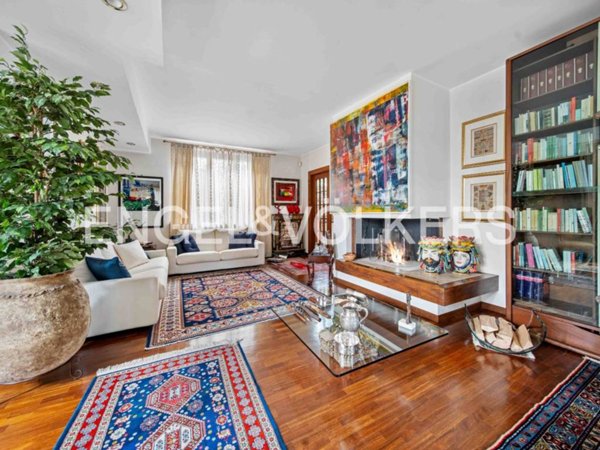 casa indipendente in vendita a Varese in zona Sant'Ambrogio