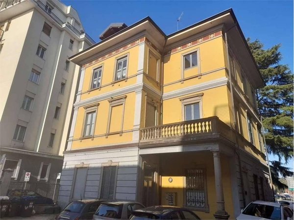 appartamento in vendita a Varese in zona Centro Città