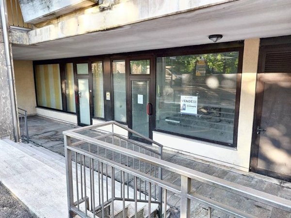 negozio in vendita a Varese in zona Bosto
