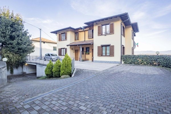 casa indipendente in vendita a Varese in zona Giubiano