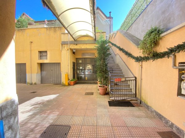ufficio in vendita a Varese in zona Centro Città