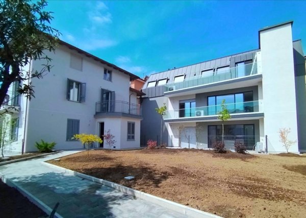 appartamento in vendita a Varese in zona Brunella