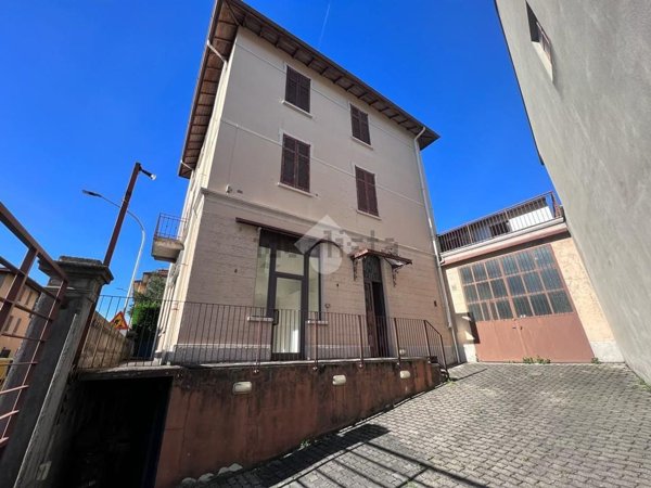 casa indipendente in vendita a Varese in zona Giubiano