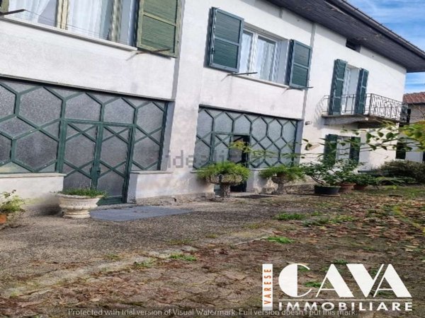 casa indipendente in vendita a Varese in zona Casbeno