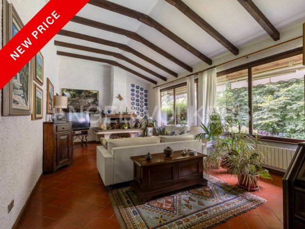 casa indipendente in vendita a Varese in zona Lissago