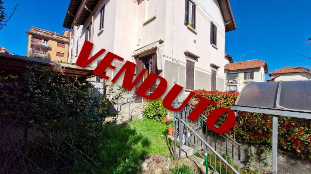 appartamento in vendita a Varese in zona Biumo