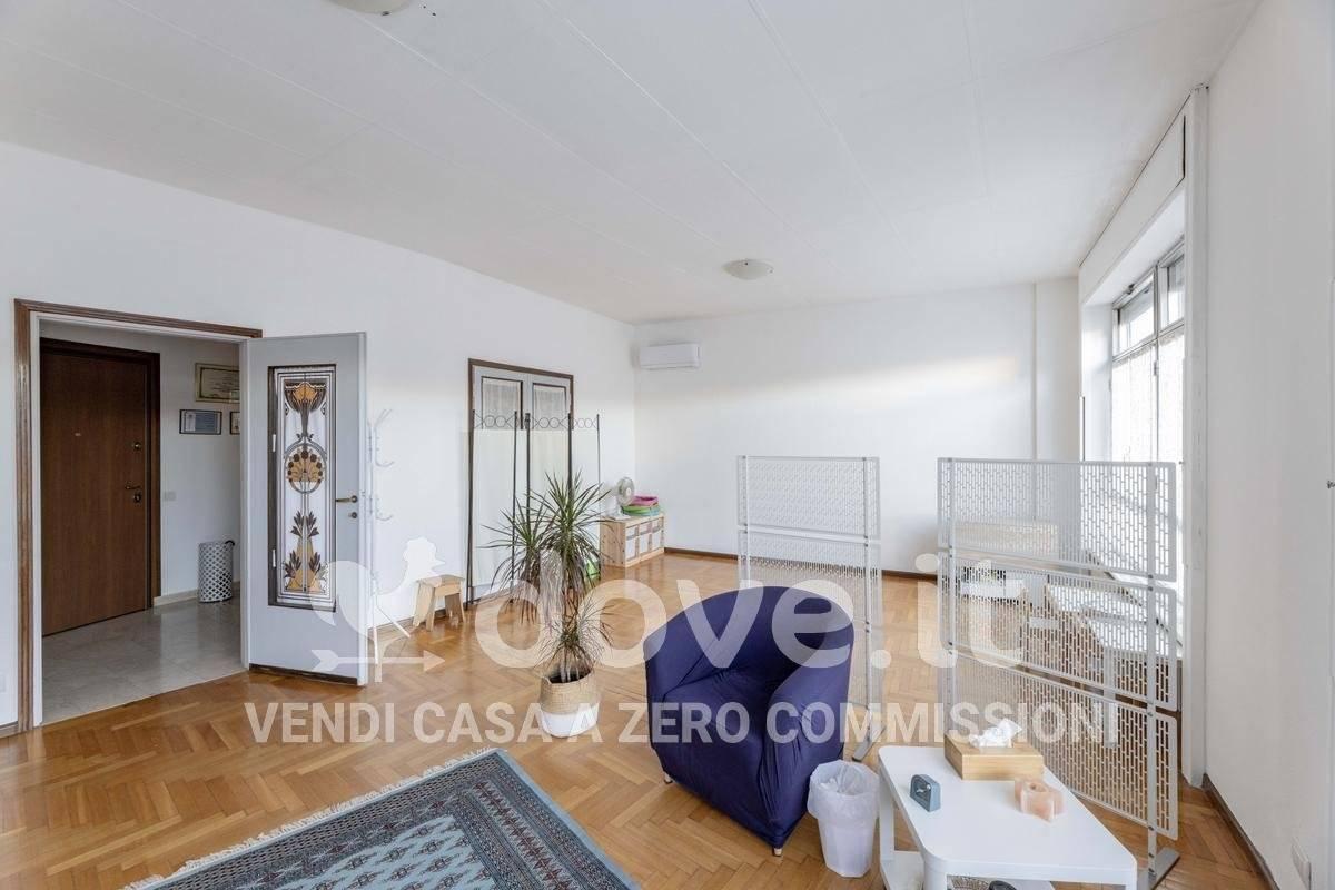 appartamento in vendita a Varese in zona Centro Città