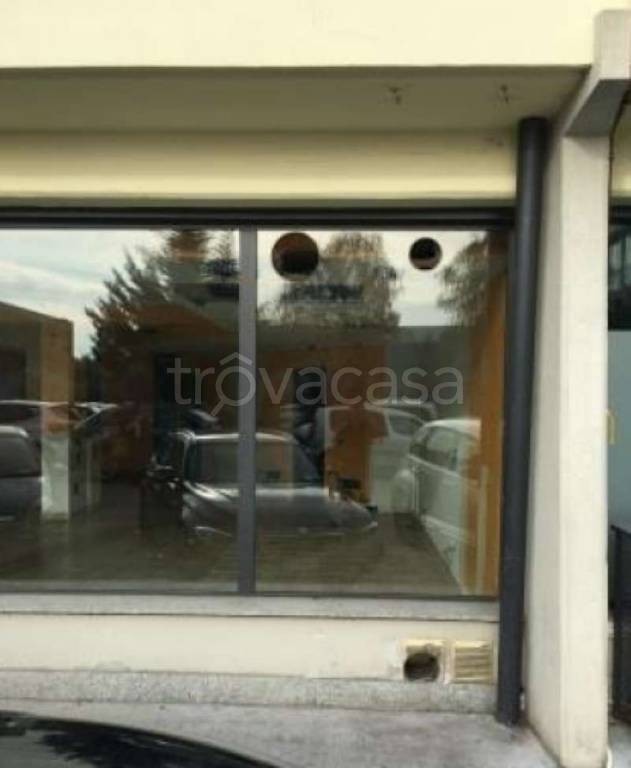 negozio in vendita a Varese in zona Viale Belforte