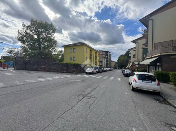 casa indipendente in vendita a Varese in zona Giubiano