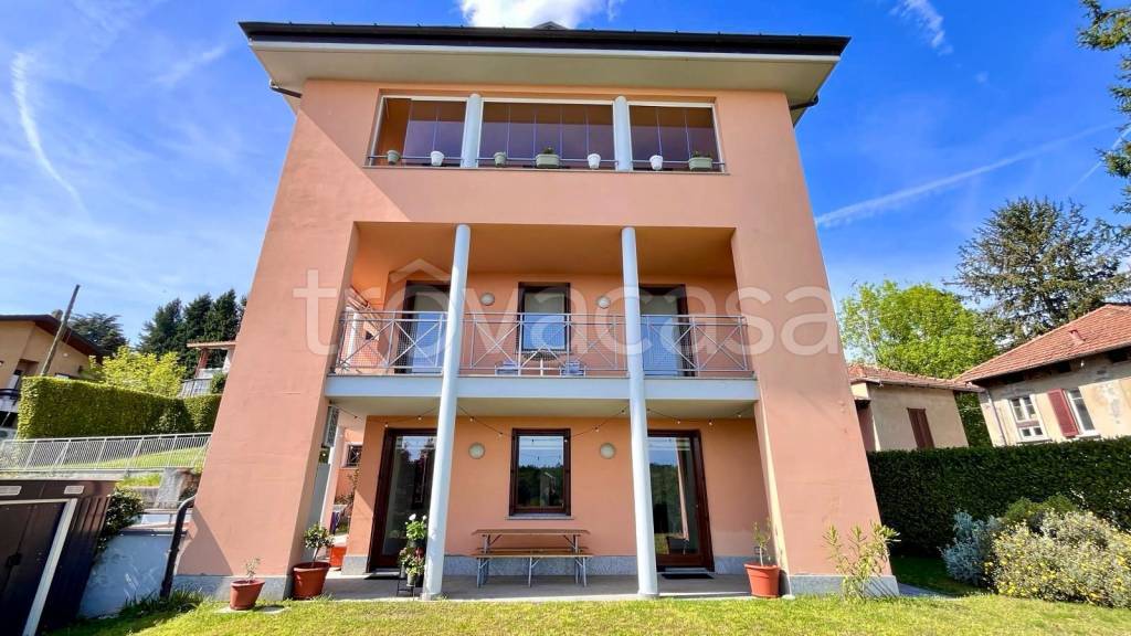 appartamento in vendita a Varese in zona Avigno