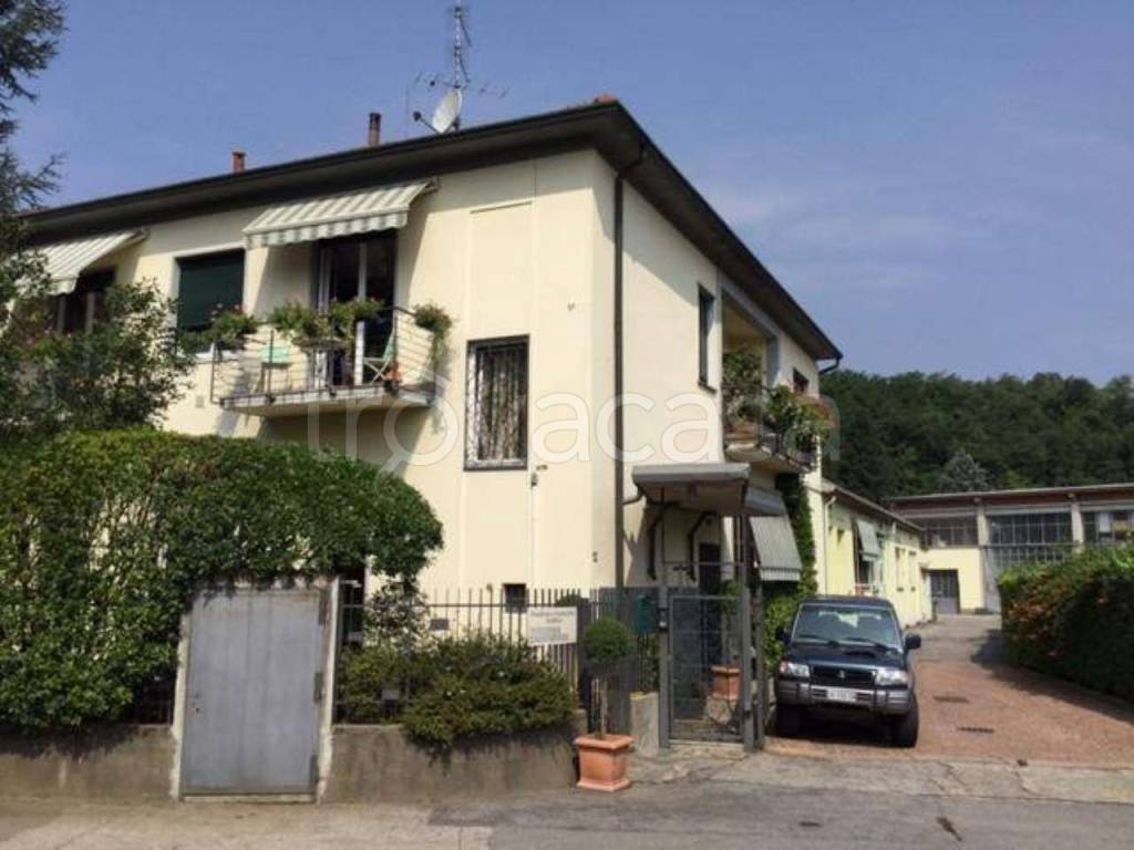 locale commerciale in vendita a Varese in zona Biumo