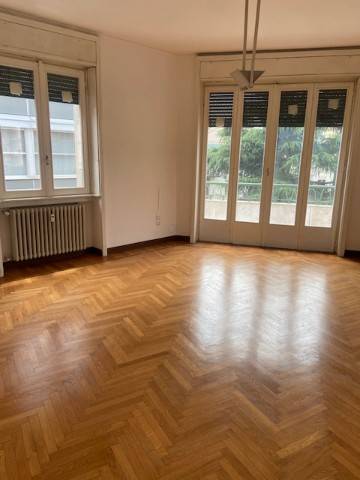 appartamento in vendita a Varese in zona Biumo