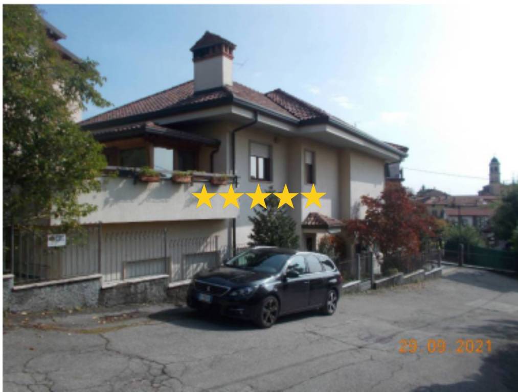 appartamento in vendita a Varese in zona Bizzozero