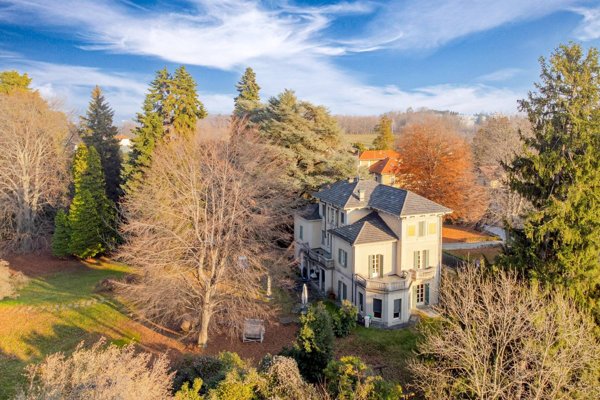 casa indipendente in vendita a Varese in zona Sant'Ambrogio