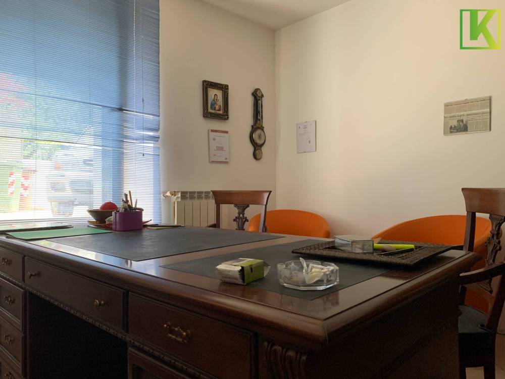 ufficio in vendita a Varese in zona Giubiano