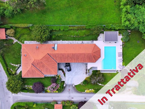 casa indipendente in vendita a Varese in zona Lissago